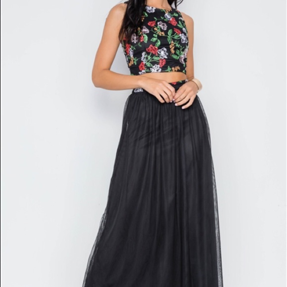 🌺SET EMBROIDERED CROP TOP/MAXI SKIRT MESH🌺